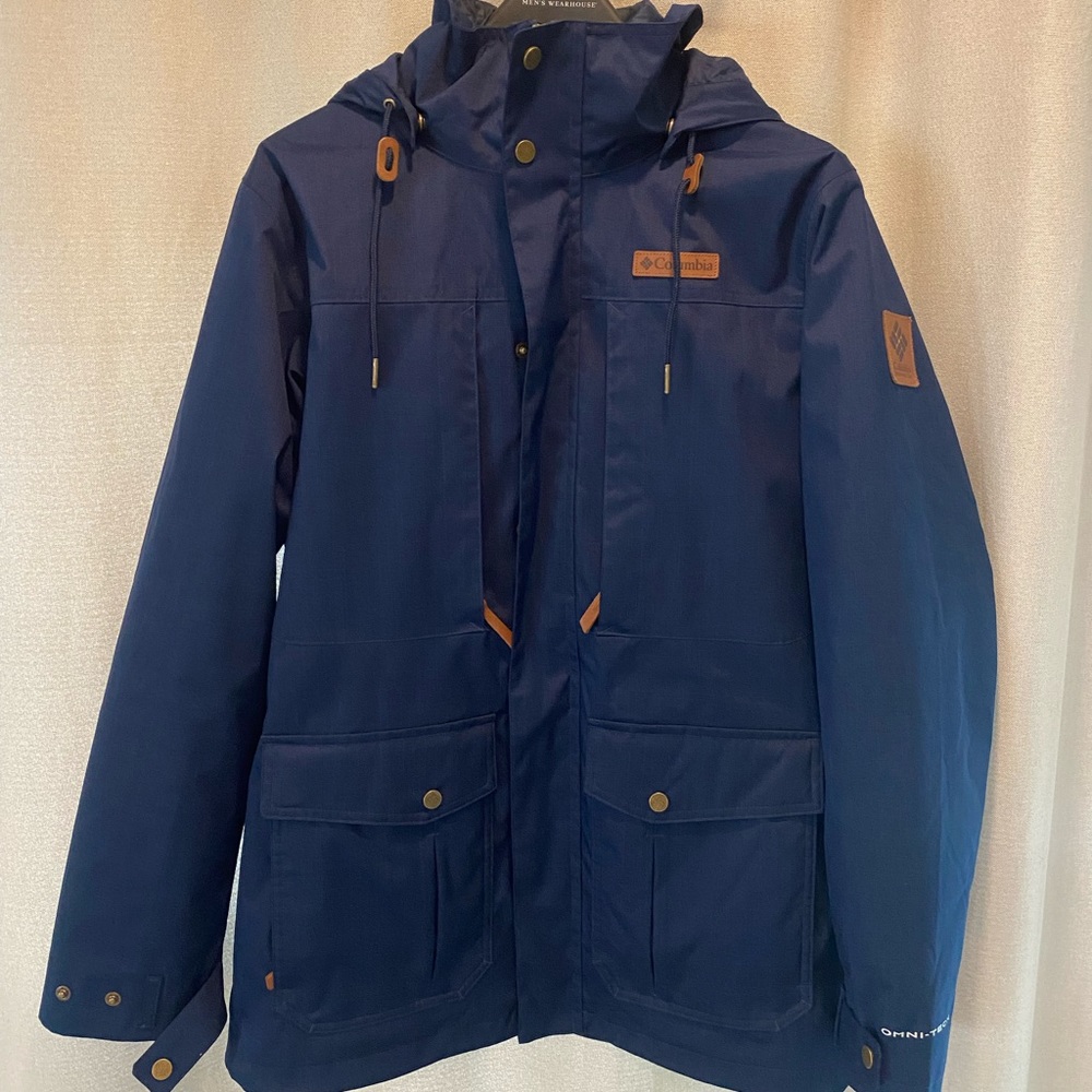 Columbia Men’s Barlow pass Jacket - size medium in navy